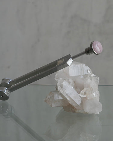 Tuner – “Otto 64” + Rose Quartz Gem Foot 25mm - The Sound Healing Studio